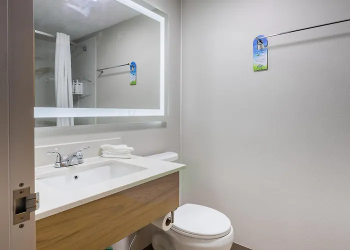 Days Inn & Suites By Wyndham Lexington