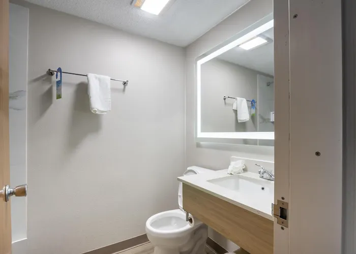 Days Inn & Suites By Wyndham Lexington